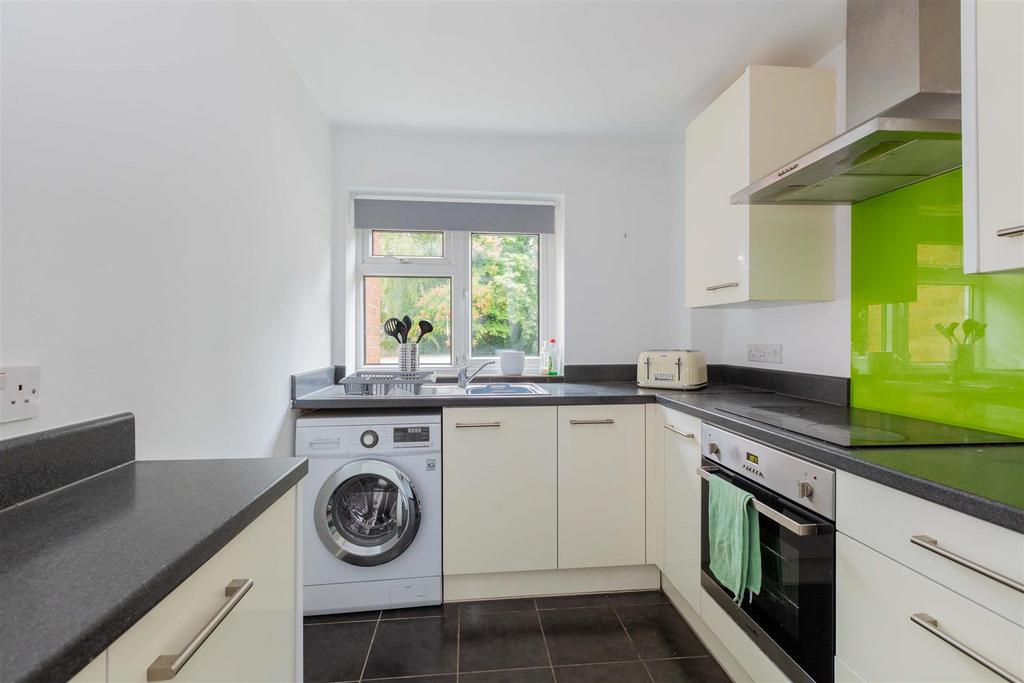 25 Suffolk Close-11.jpg