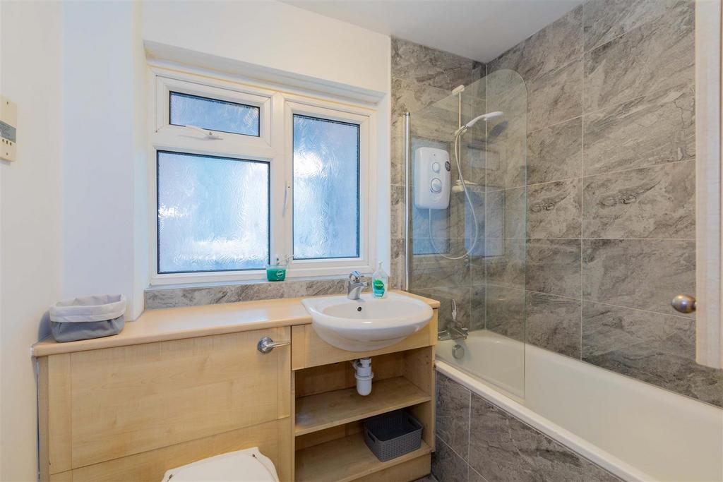 25 Suffolk Close-13.jpg