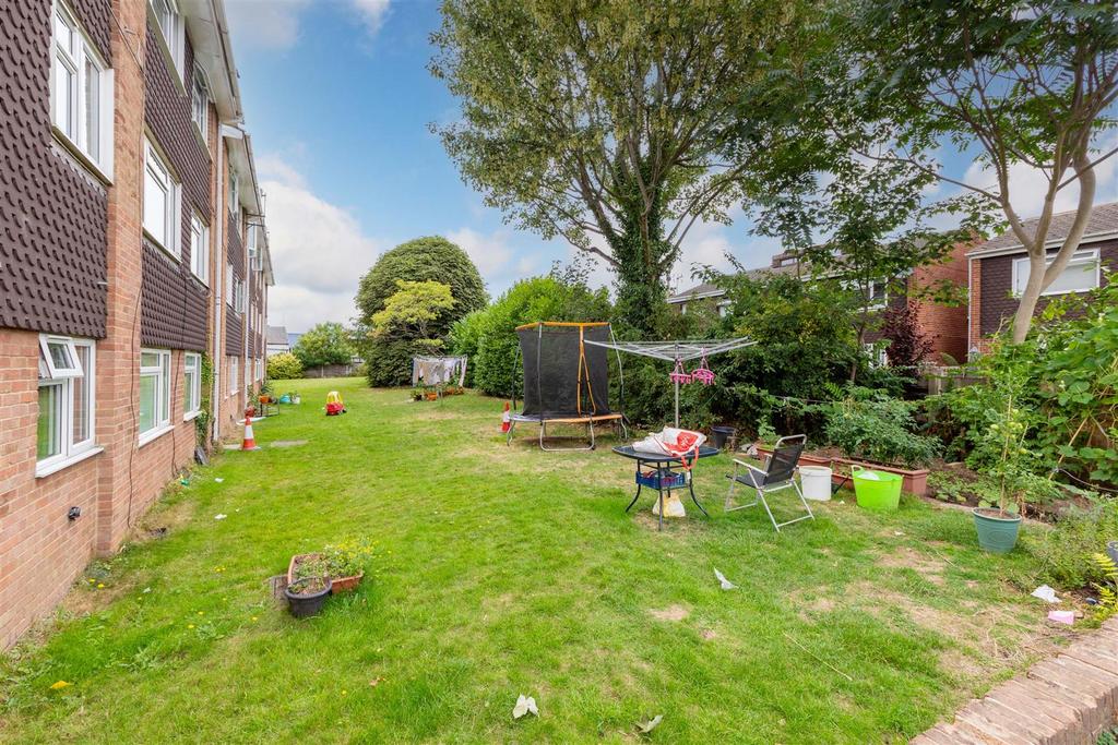 25 Suffolk Close-4.jpg