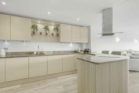 2 bedroom flat for sale, Wapping High Street, London E1W