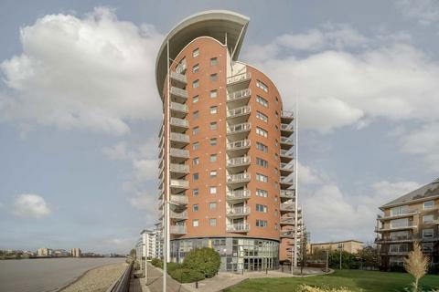 Crews Street, London E14