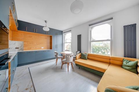 4 bedroom terraced house to rent, Hartfield Road, London, SW19