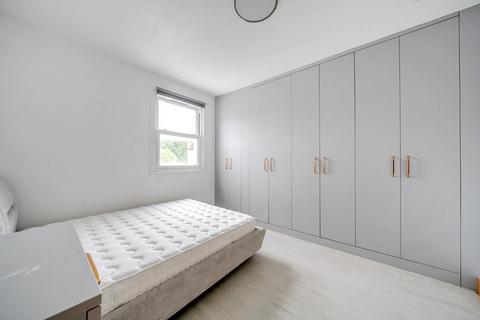 4 bedroom terraced house to rent, Hartfield Road, London, SW19