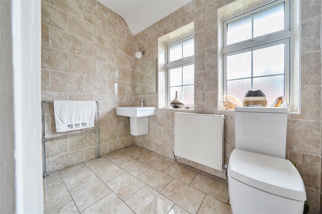 For Sale by Aspire Residential   Abbotts Close
