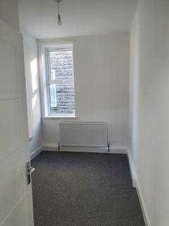 2 bedroom ground floor flat to rent, Ponteland Road, Cowgate NE5