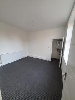 2 bedroom ground floor flat to rent, Ponteland Road, Cowgate NE5
