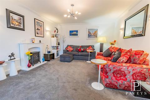 54 Greenway, Frinton-on-sea, CO13 9AJ