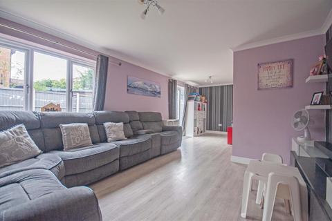 12 Pocklington Close, Chelmer Village, Chelmsford, CM2 6SQ