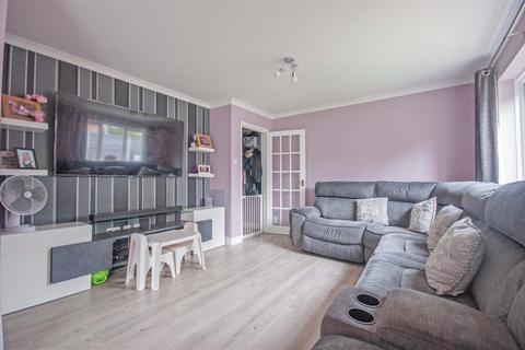 12 Pocklington Close, Chelmer Village, Chelmsford, CM2 6SQ