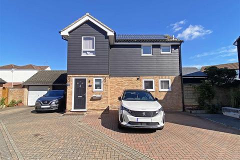 12 Pocklington Close, Chelmer Village, Chelmsford, CM2 6SQ
