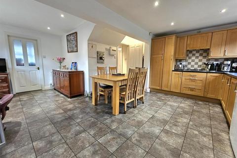 4 bedroom detached house for sale, Berkeley Close, Hucclecote, Gloucester