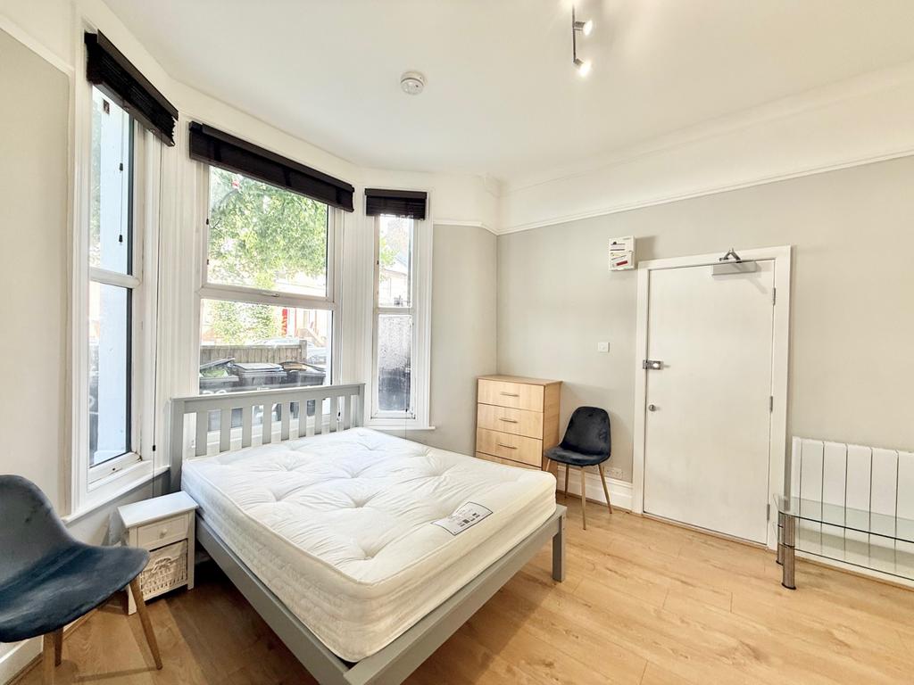 Apartment in London - View 5
