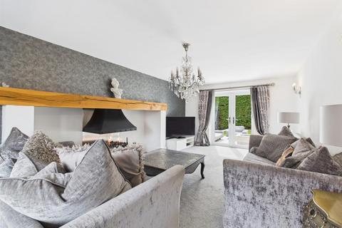 2 Gallows Hill, Kinver, Stourbridge, DY7 6BF