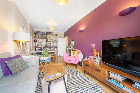 2 bedroom flat for sale, Samos Road, London, Penge, SE20