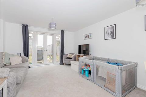 5 Iris Close, Worthing, BN13 3WU