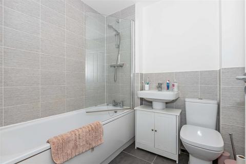 5 Iris Close, Worthing, BN13 3WU