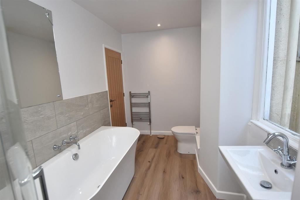 Bath/Shower Room