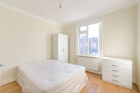 4 bedroom terraced house to rent, Chapter Road, Dollis Hill, London, NW2