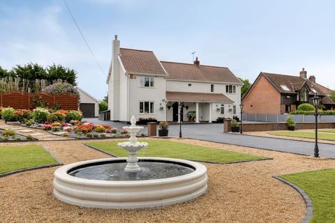 undefined, Unique Family Home with Immaculately Landscaped Gardens and Annexe in Wramplingham
