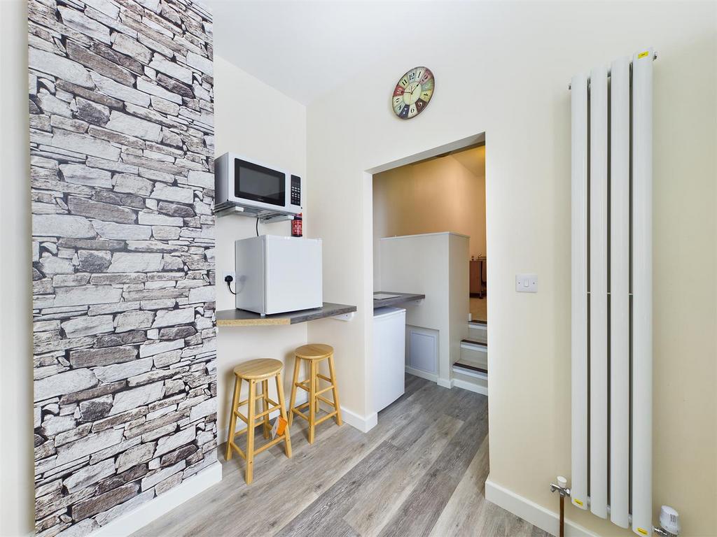 Kitchen:
