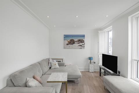 2 bedroom flat for sale, North Worple Way, London, SW14