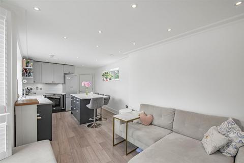 2 bedroom flat for sale, North Worple Way, London, SW14