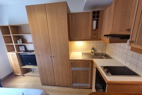 Studio to rent, Cartwright Gardens,  London, WC1H