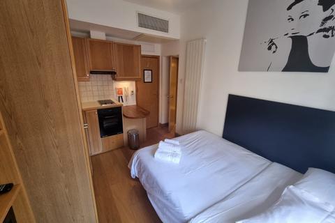 Studio to rent, Cartwright Gardens,  London, WC1H
