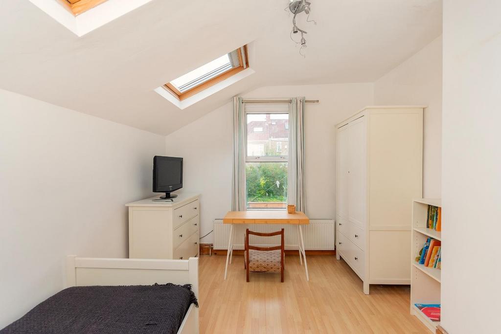 2 W4 RKE - Bedroom B.jpg