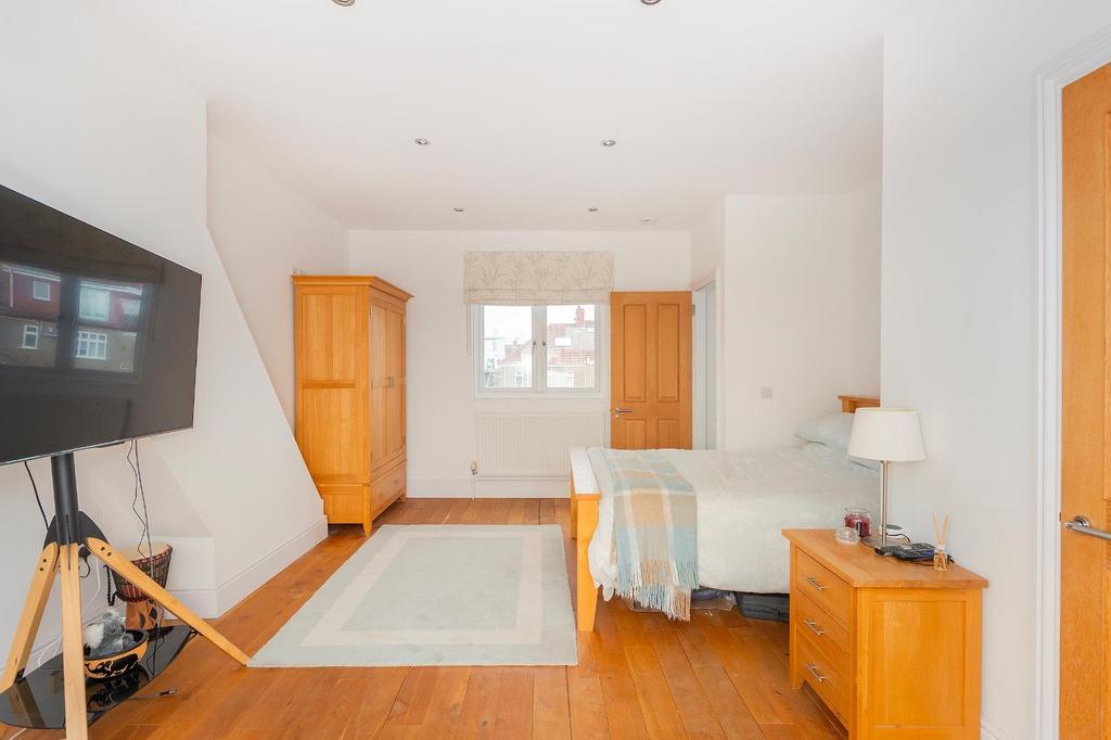 2 W4 RKE - Bedroom K.jpg