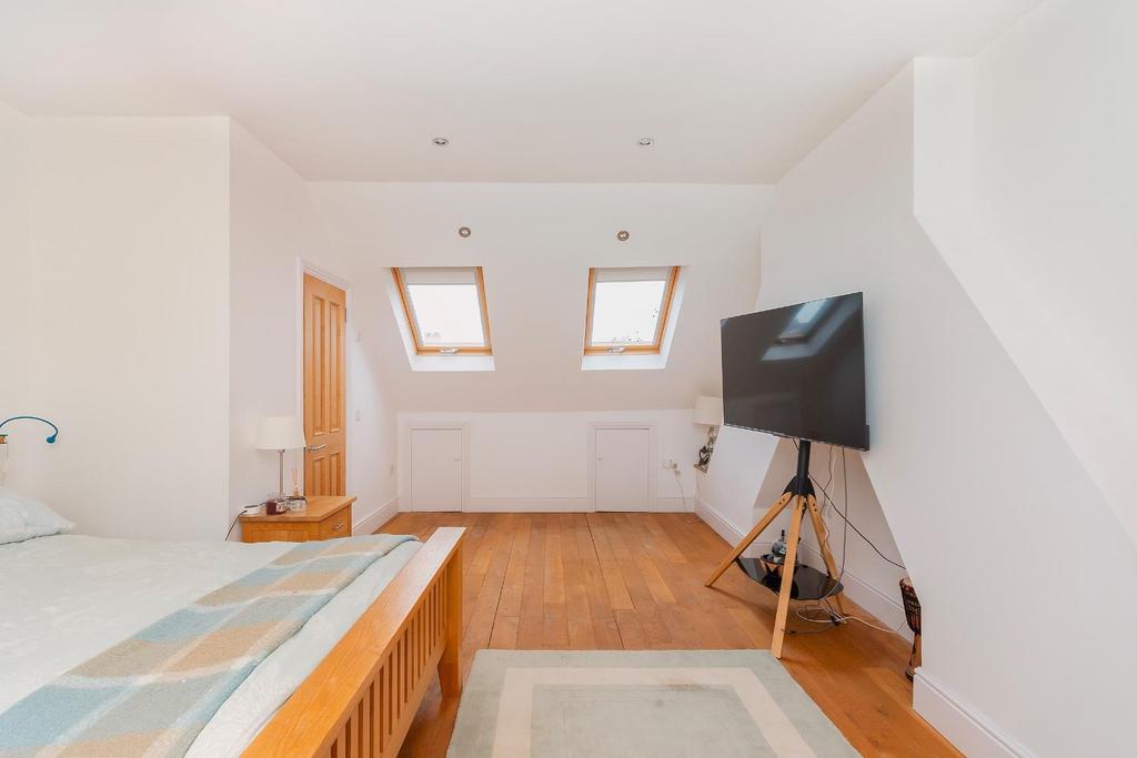 2 W4 RKE - Bedroom L.jpg
