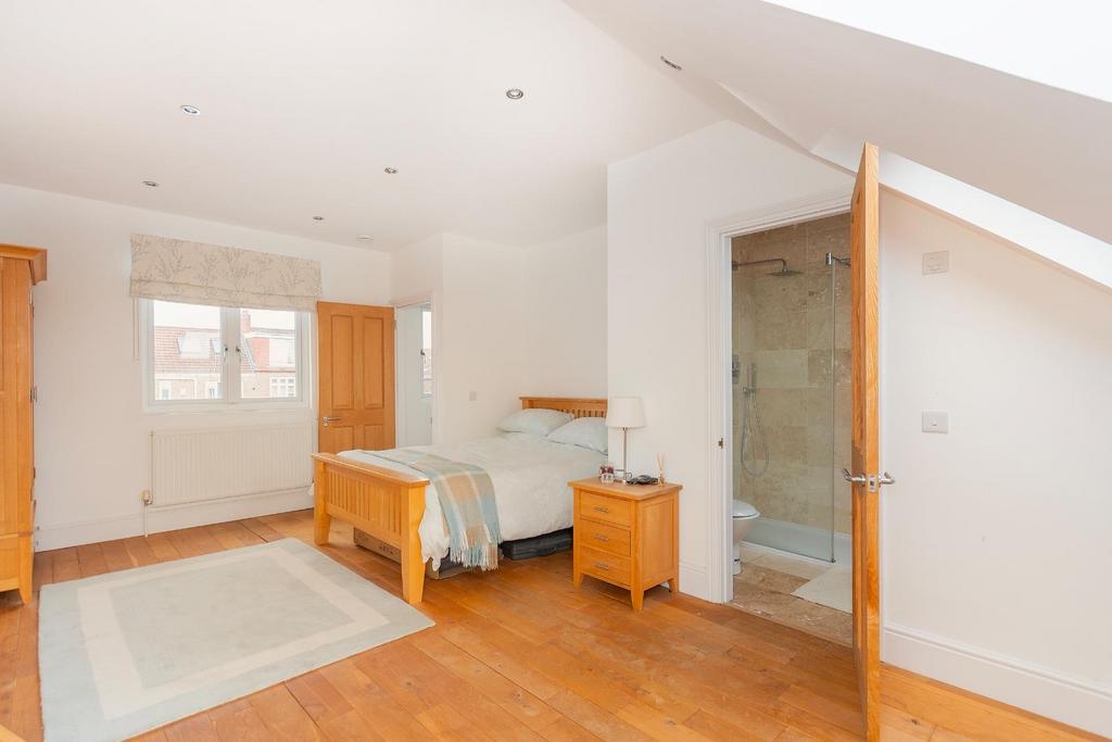 2 W4 RKE - Bedroom J.jpg