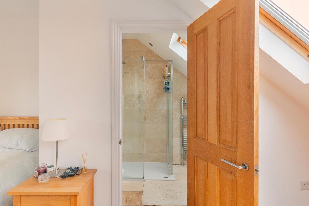 2 W4 RKE - Ensuite C.jpg