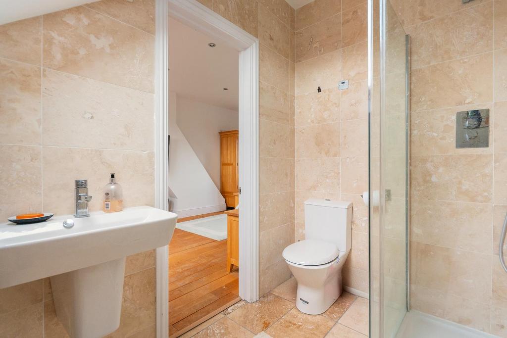 2 W4 RKE - Ensuite B.jpg