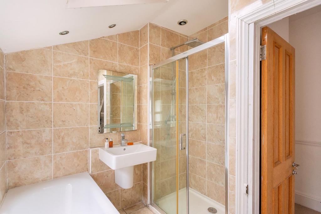 2 W4 RKE - Bathroom B.jpg