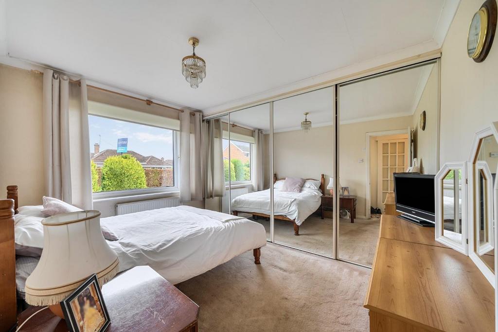 Bedroom 1.jpg