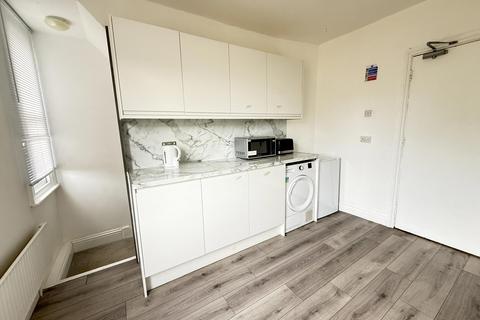 2 bedroom terraced house to rent, Grove Road, Town Centre, Luton, LU1