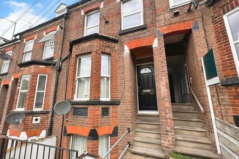 2 bedroom terraced house to rent, Grove Road, Town Centre, Luton, LU1