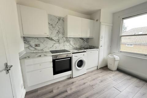 2 bedroom terraced house to rent, Grove Road, Town Centre, Luton, LU1