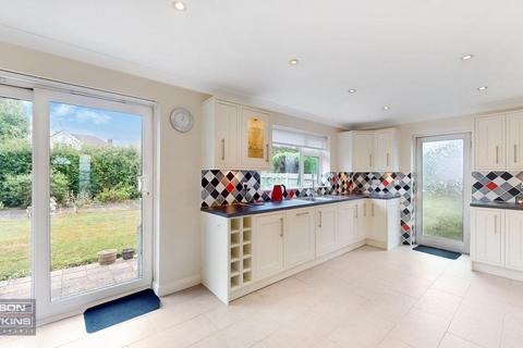 12 Eastfields, Pinner, HA5 2SR