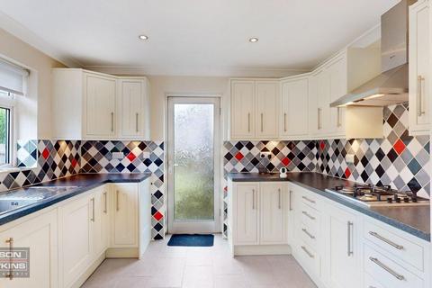 12 Eastfields, Pinner, HA5 2SR