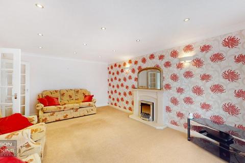 12 Eastfields, Pinner, HA5 2SR