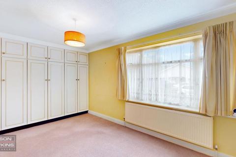 12 Eastfields, Pinner, HA5 2SR