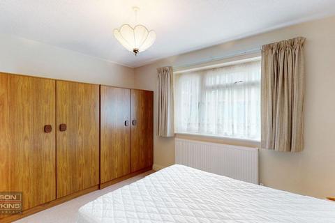 12 Eastfields, Pinner, HA5 2SR