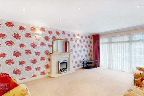 12 Eastfields, Pinner, HA5 2SR