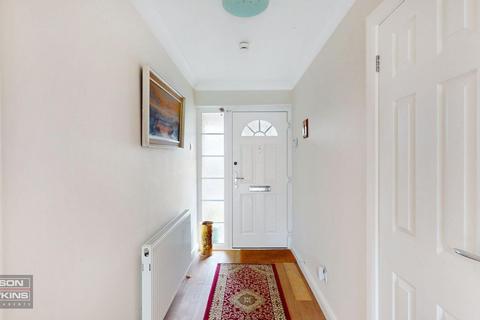 12 Eastfields, Pinner, HA5 2SR