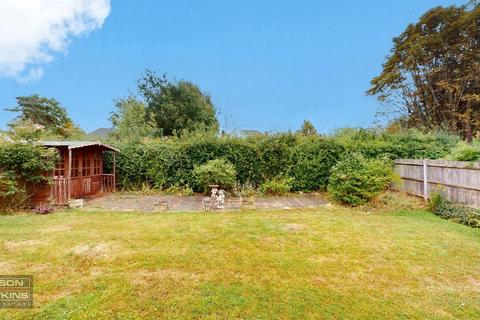12 Eastfields, Pinner, HA5 2SR