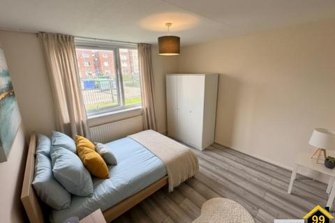 4 bedroom flat for sale, Tomlins Orchard, Barking, London Borough of and Dagenham., IG11