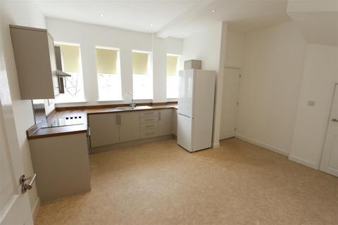 2 bedroom terraced house to rent, Church Street, Biggleswade