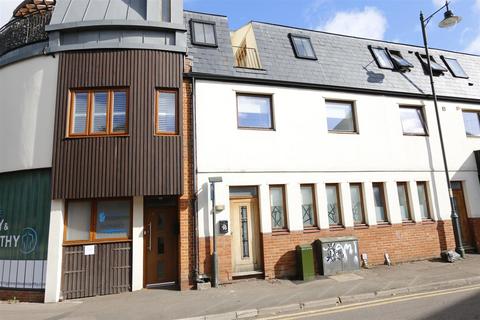 2 bedroom terraced house to rent, Church Street, Biggleswade